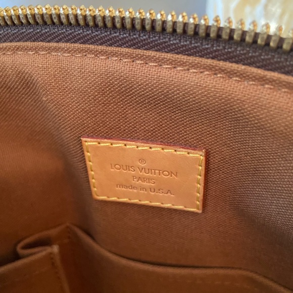 🎉Louis Vuitton 🎉Tivoli GM - Picture 8 of 16